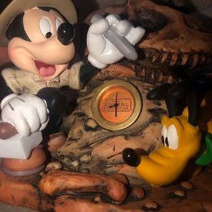 Disney’s Animal Kingdom clock statue NWOB